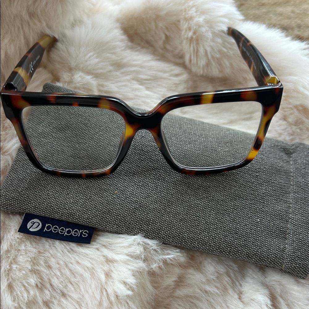 Peepers Tortoise Shell Glasses